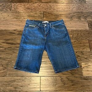 Levi’s Bermuda Shorts Mid Rise Size 10
